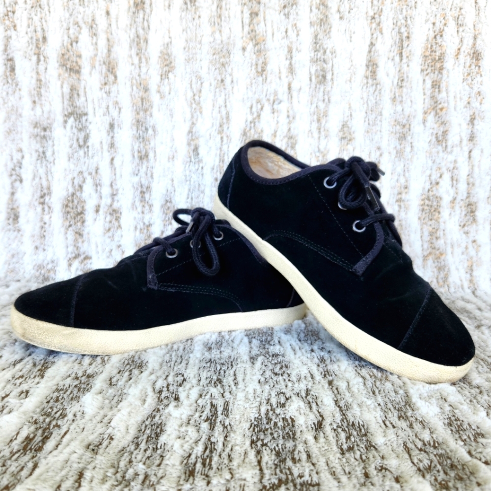 Toms "Paseo" Low-Top Suede Sneakers Black, Faux Fur | Size 8